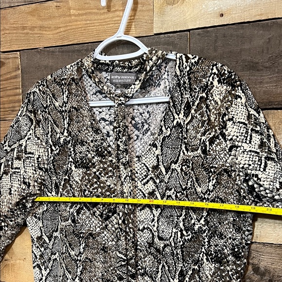 Kathy Ireland Black and White Snake Print Blouse - Picture 5 of 15